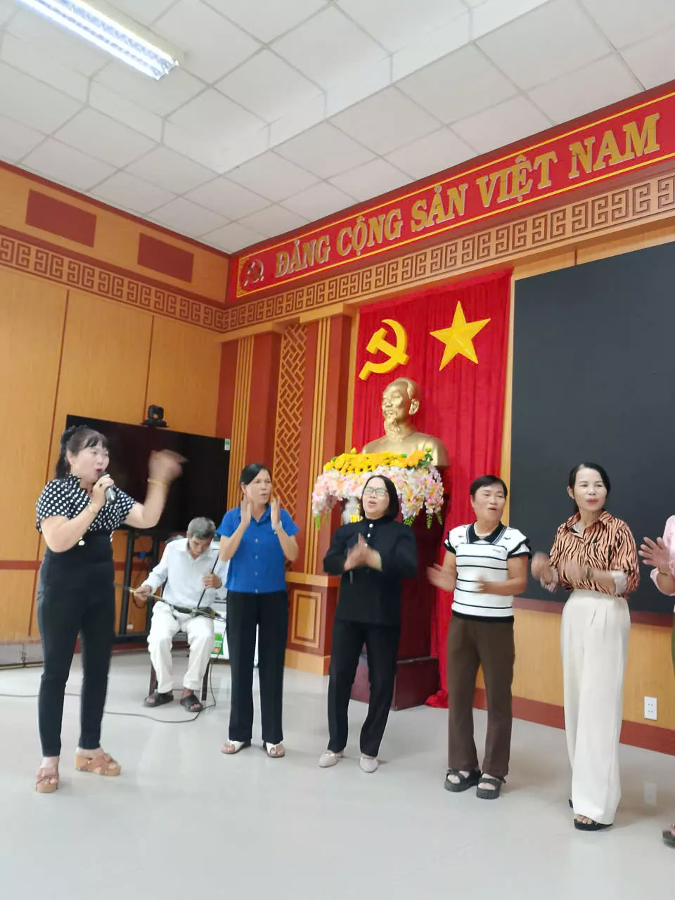 Câu lạc bộ bài chòi Sông Thu