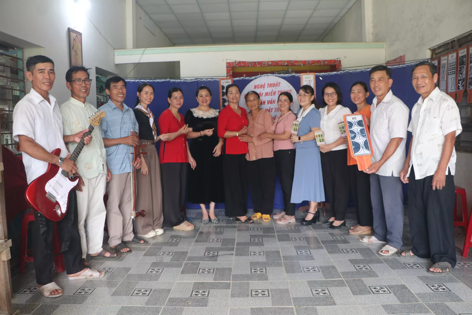 Trăng Kia Khuyết Đó Lại Tròn