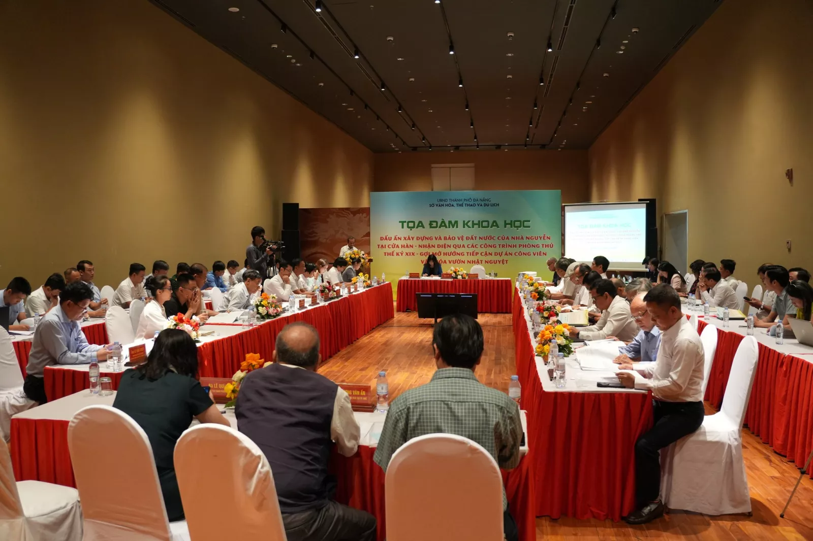 Tọa đàm khoa học “Dấu ấn xây dựng và bảo vệ đất nước của triều Nguyễn tại Cửa Hàn - nhận diện qua các công trình phòng thủ thế kỷ XIX - gợi mở hướng tiếp cận Dự án Công viên Văn hóa Vườn Nhật Nguyệt”
