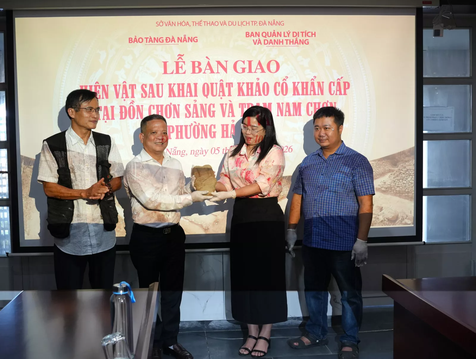 Lễ bàn giao hiện vật khai quật khảo cổ đồn Chơn Sảng và Trạm Nam Chơn